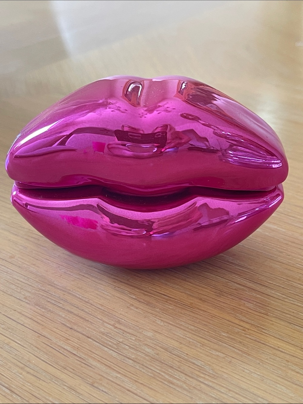 Juicy Couture Hot Pink Shot Glass with Metallic Pink Lips paperweight - Picture 2 of 6